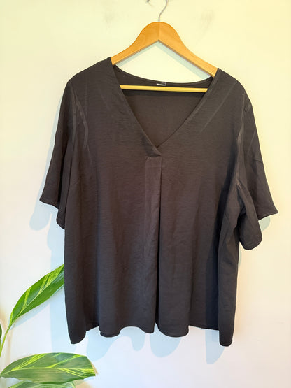 Brand Unknown V-neckline Short-sleeved Shirt Size U/Arm to U/Arm 69cm