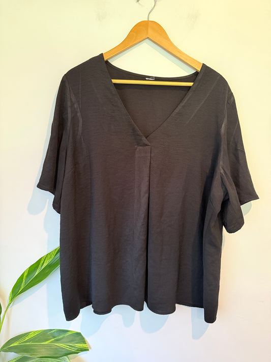 Brand Unknown V-neckline Short-sleeved Shirt Size U/Arm to U/Arm 69cm