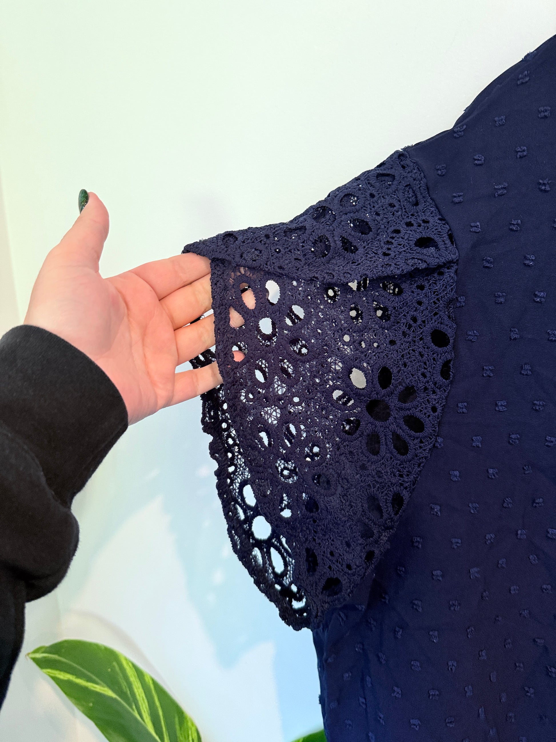Brand Unknown Dobby Texture And Eyelet Flutter Sleeves Shirt Size U/Arm to U/Arm 70cm