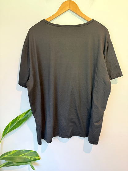 Brand Unknown Graphic V-neck T-shirt Size U/Arm to U/Arm 71cm