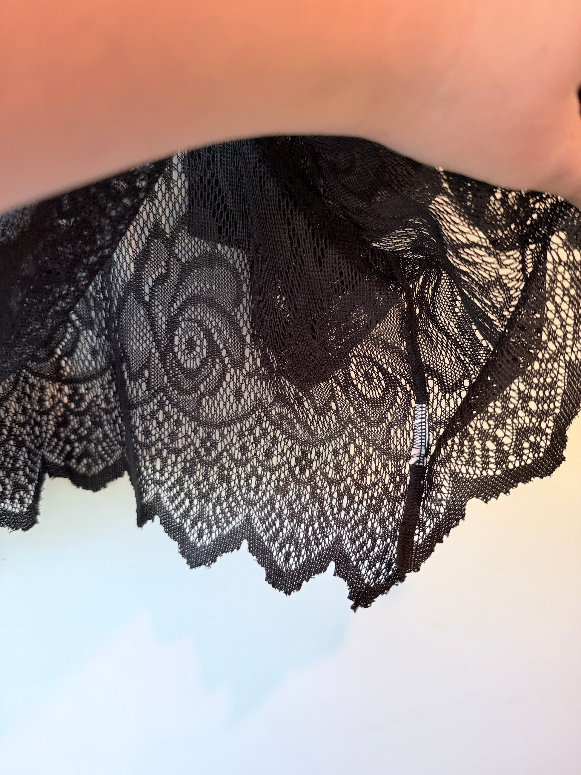 Brand Unknown Sheer Floral Lace Cropped Top Size U/Arm to U/Arm 73cm