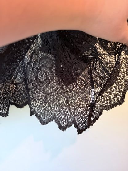 Brand Unknown Sheer Floral Lace Cropped Top Size U/Arm to U/Arm 73cm