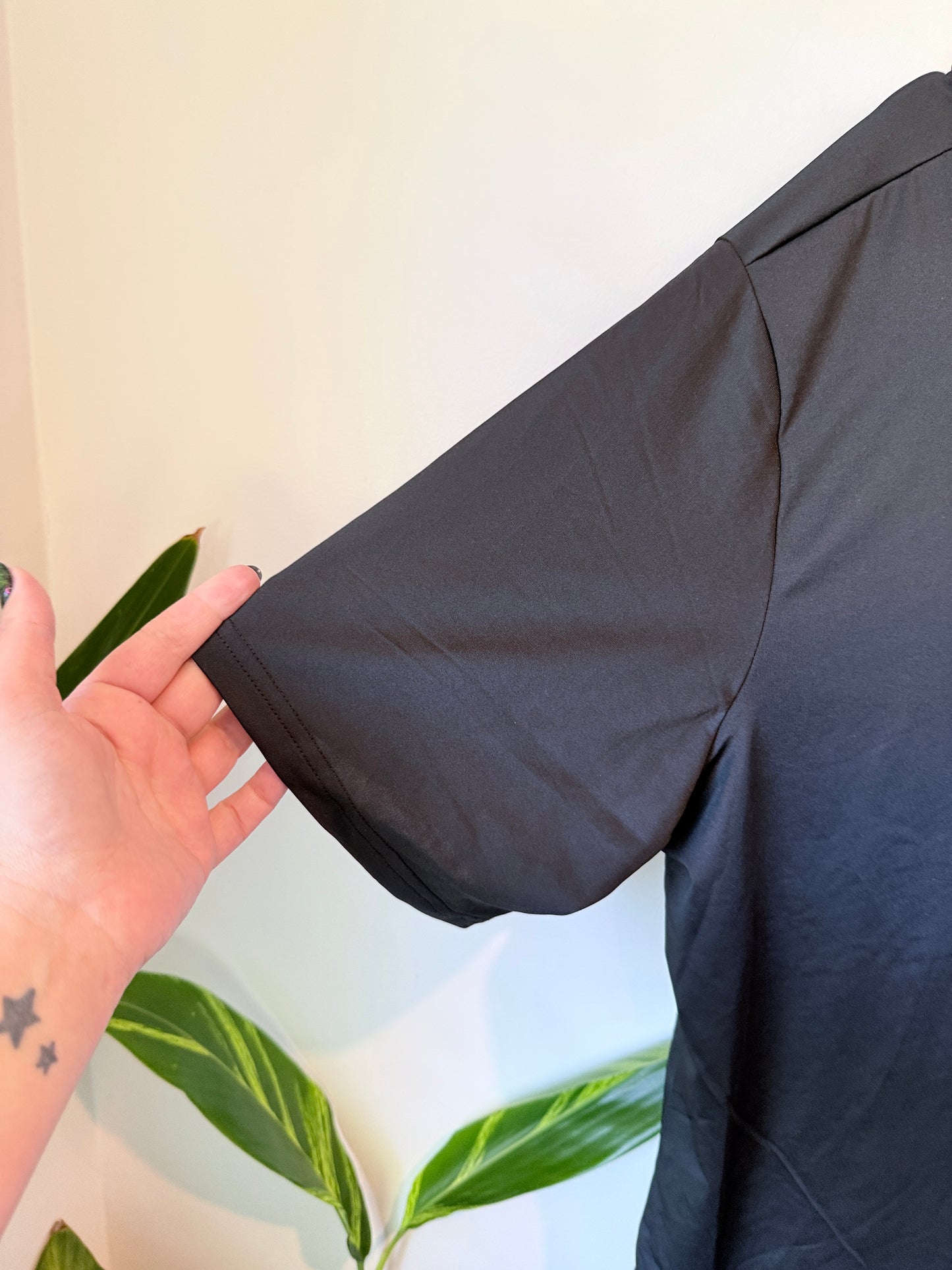 Brand Unknown Asymmetric Shoulder Shirt Size U/Arm to U/Arm 69cm