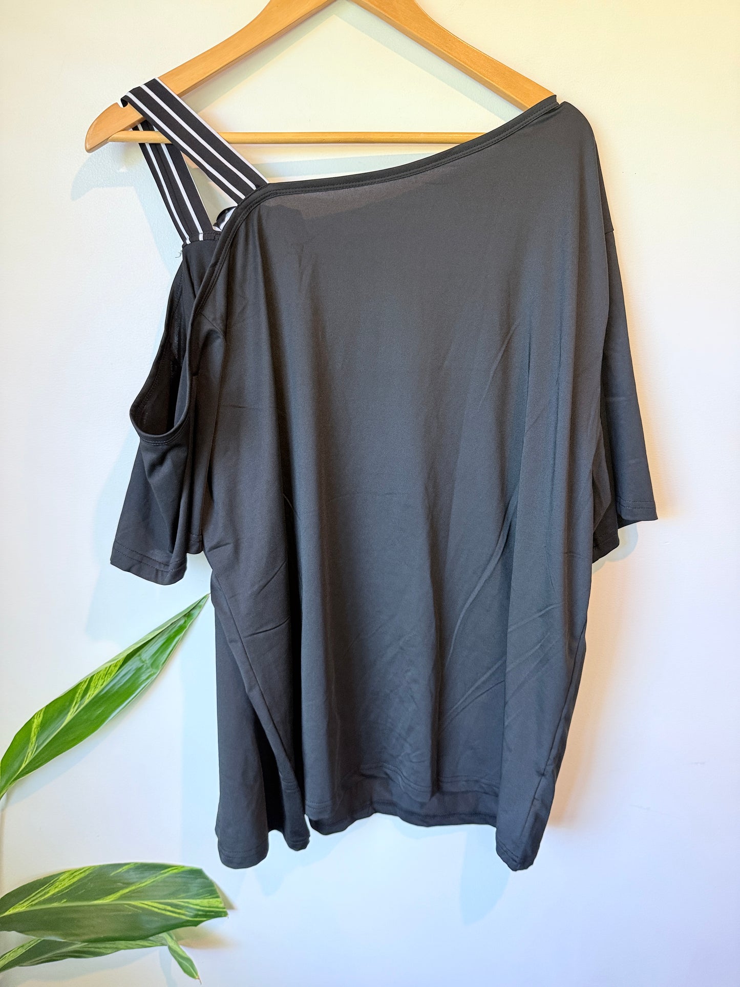 Brand Unknown Asymmetric Shoulder Shirt Size U/Arm to U/Arm 69cm