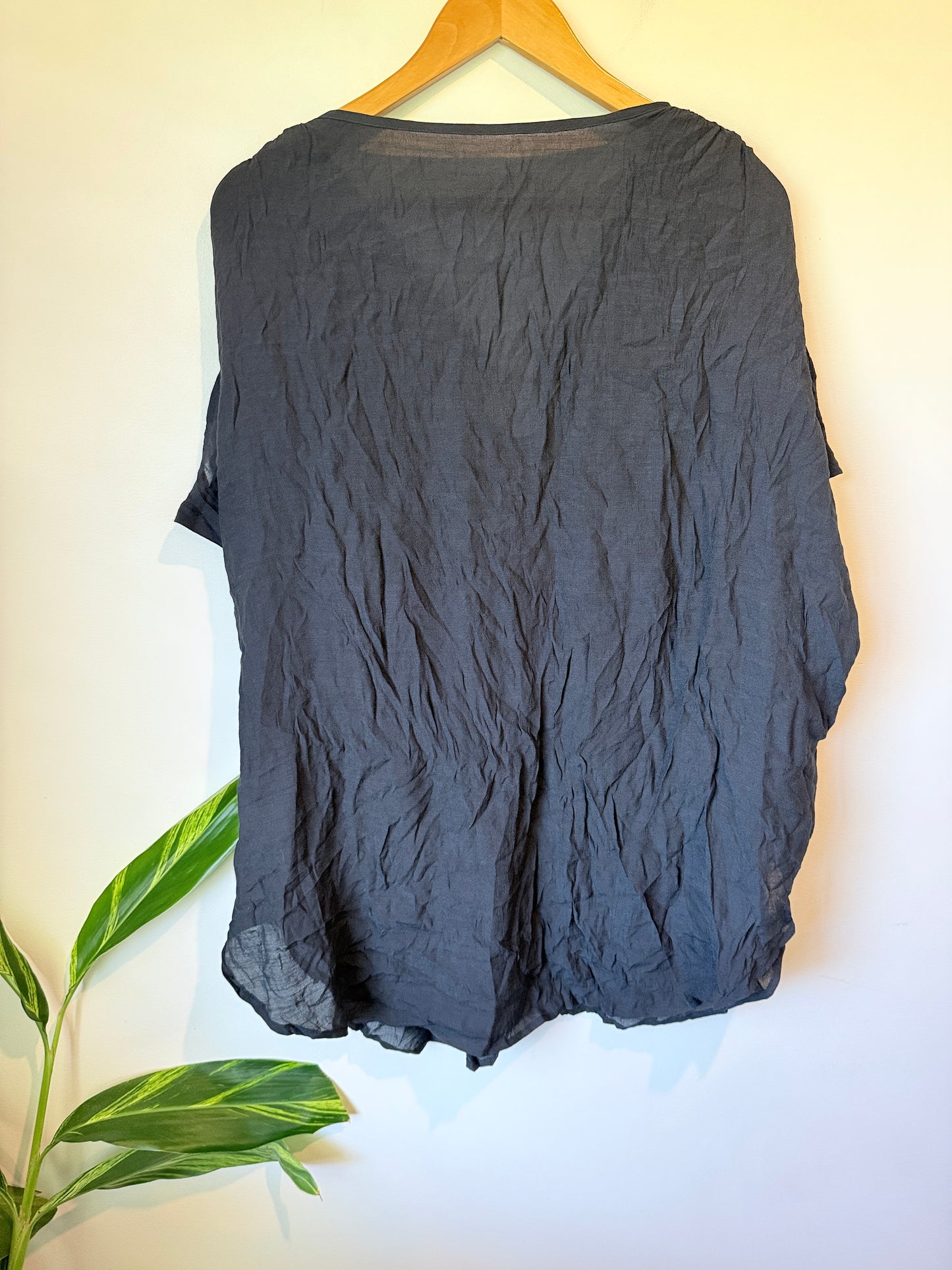 Brand Unknown Crinkled Kaftan Top Size U/Arm to U/Arm 78cm