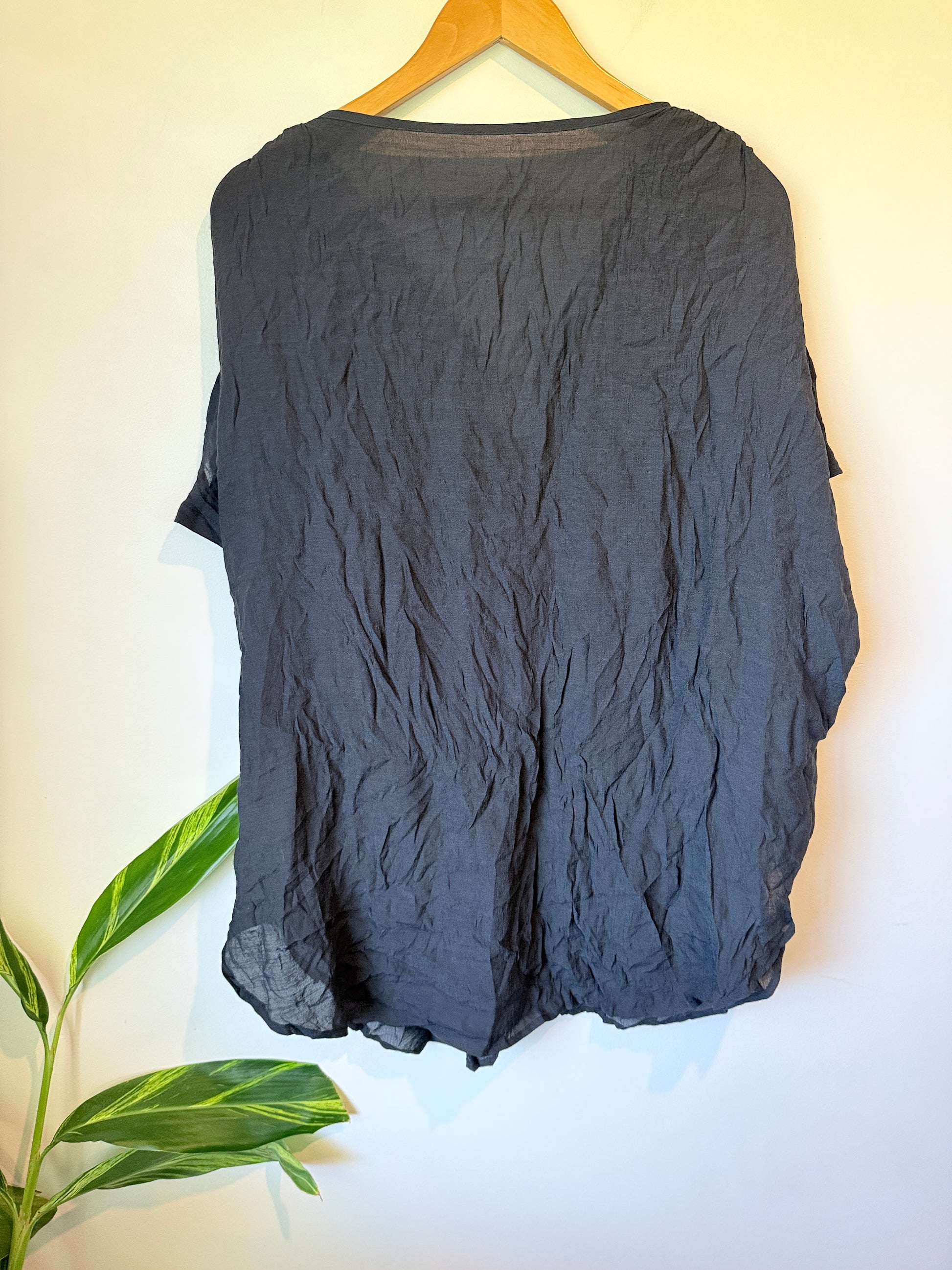 Brand Unknown Crinkled Kaftan Top Size U/Arm to U/Arm 78cm