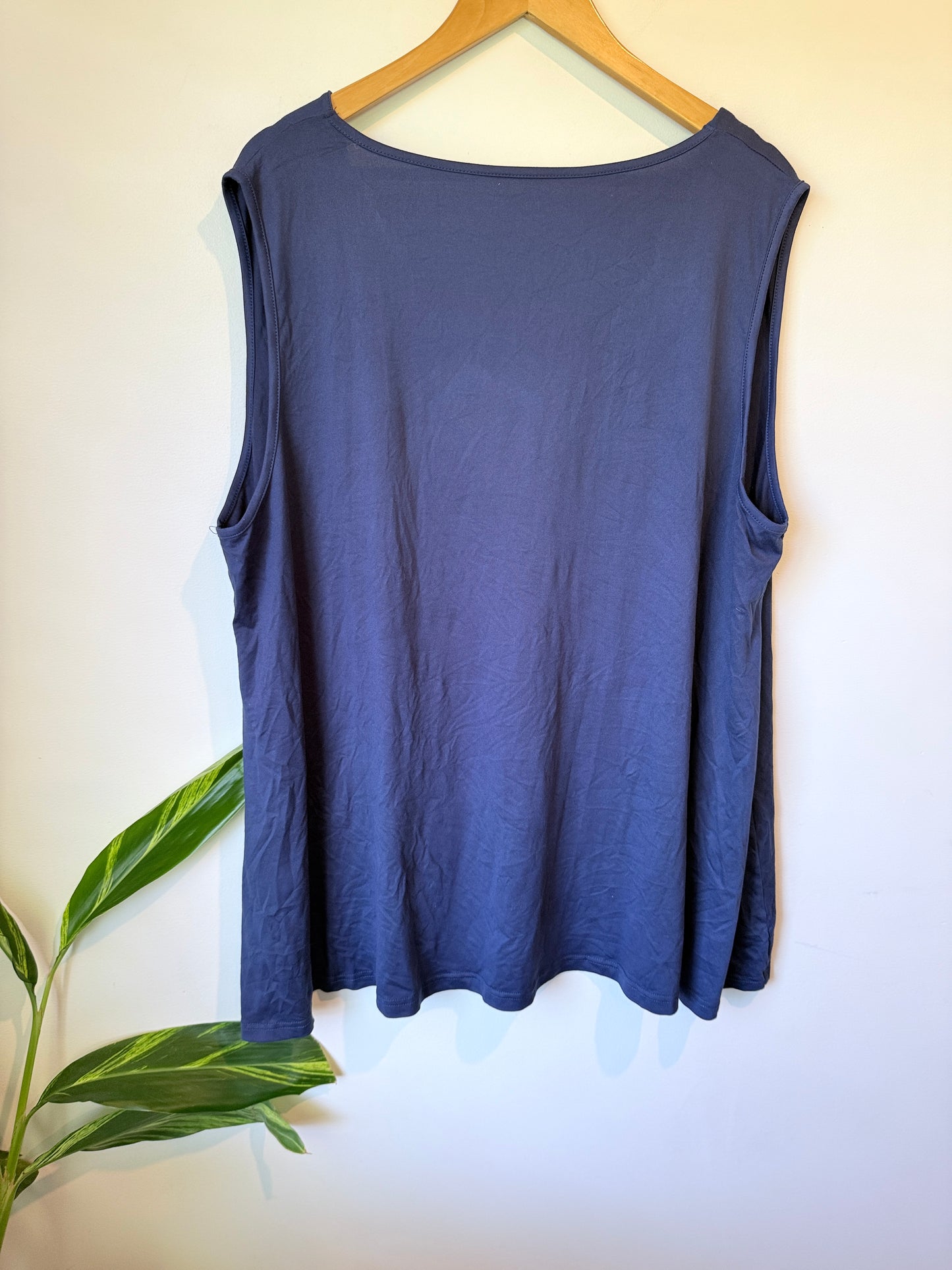 Brand Unknown Plus-size Tank Top Size 5XL | U/Arm to U/Arm 66cm