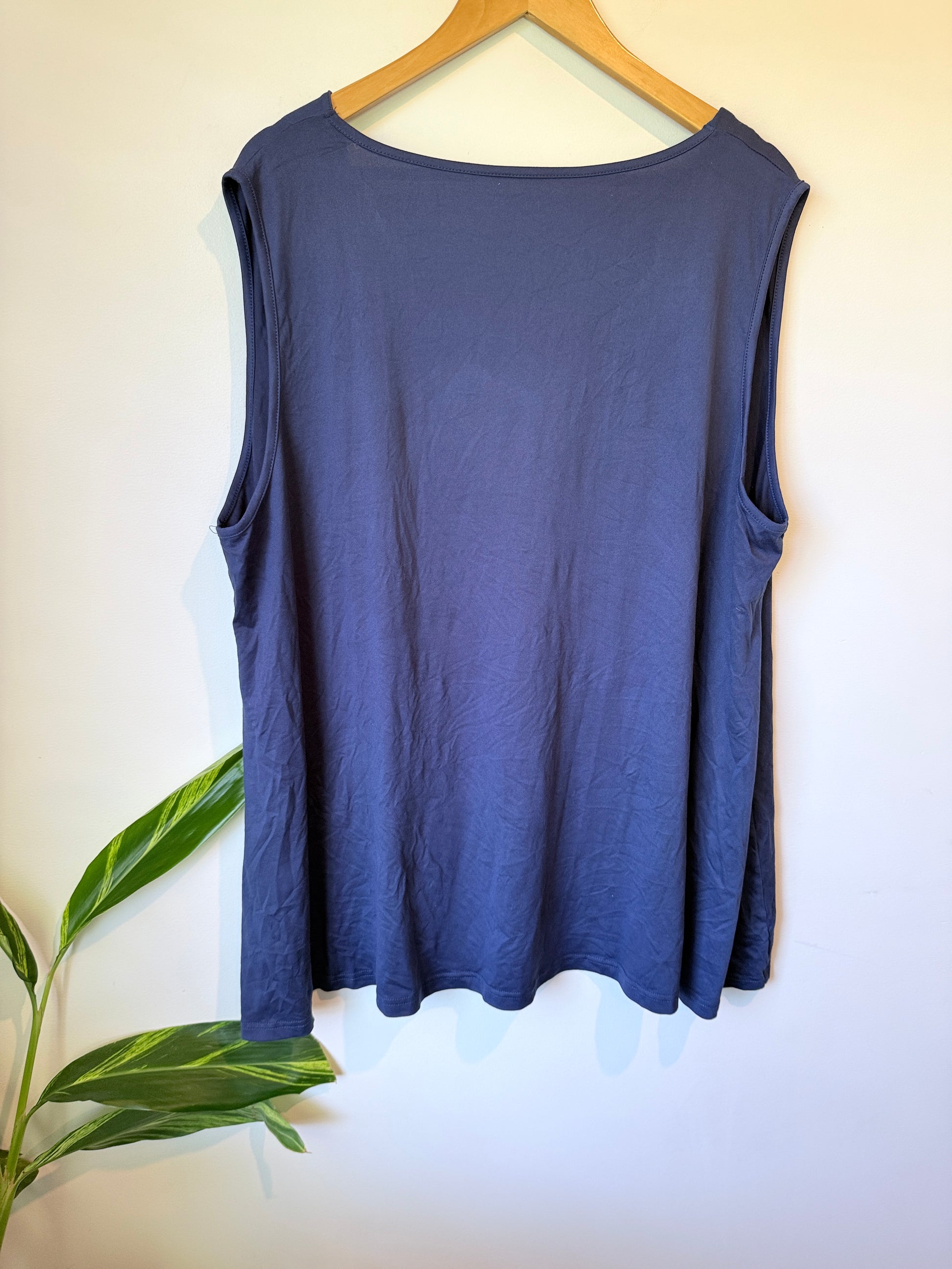 Brand Unknown Plus-size Tank Top Size 5XL | U/Arm to U/Arm 66cm