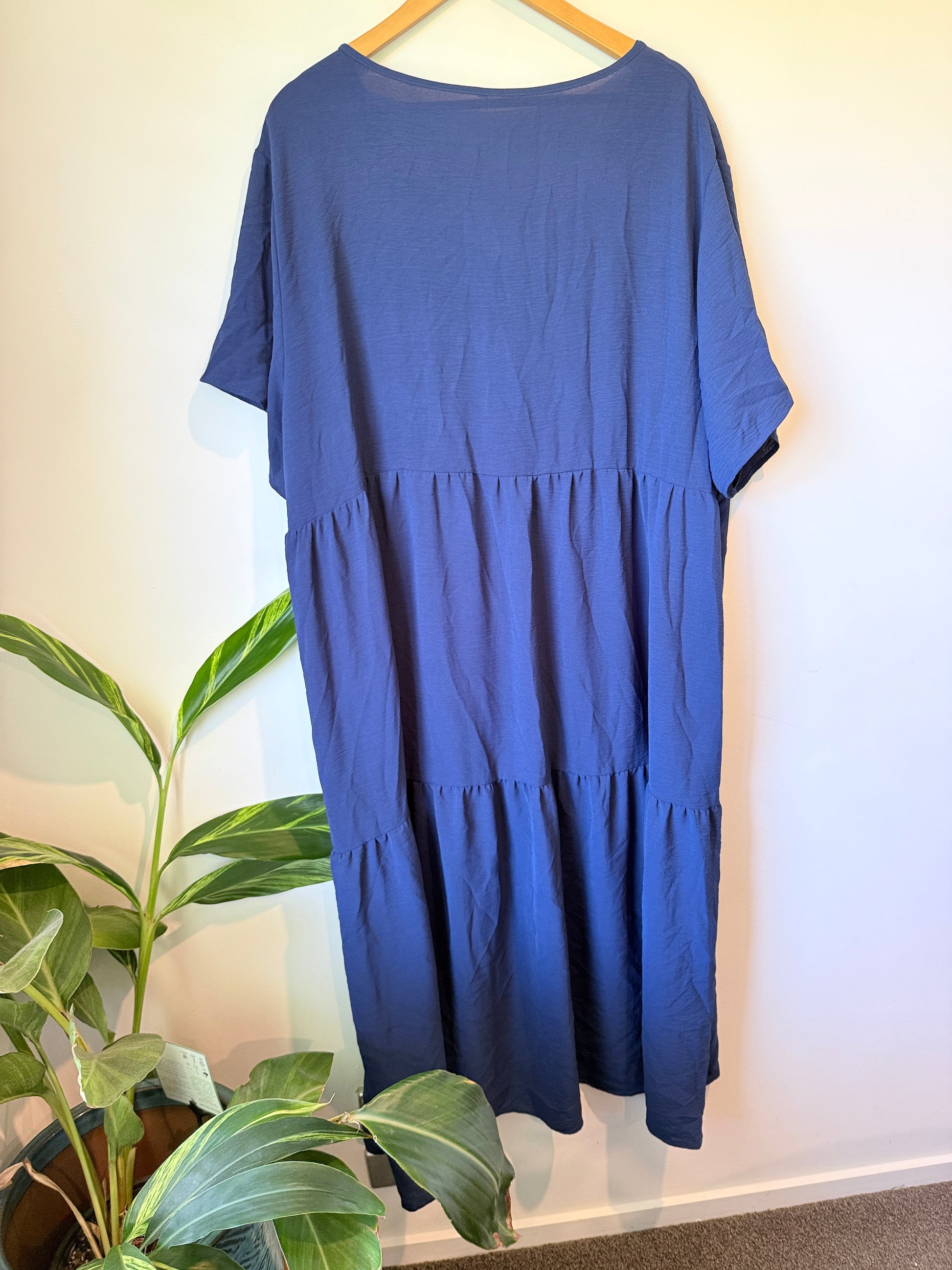 Brand Unknown V-neck Tiered Midi Dress Size U/Arm to U/Arm 71cm