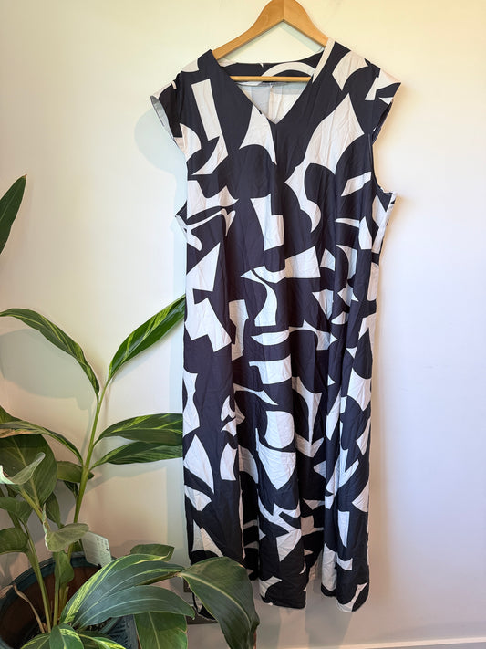 Brand Unknown Printed Sleeveless Tunic Dress Size 4XL | U/Arm to U/Arm 62cm