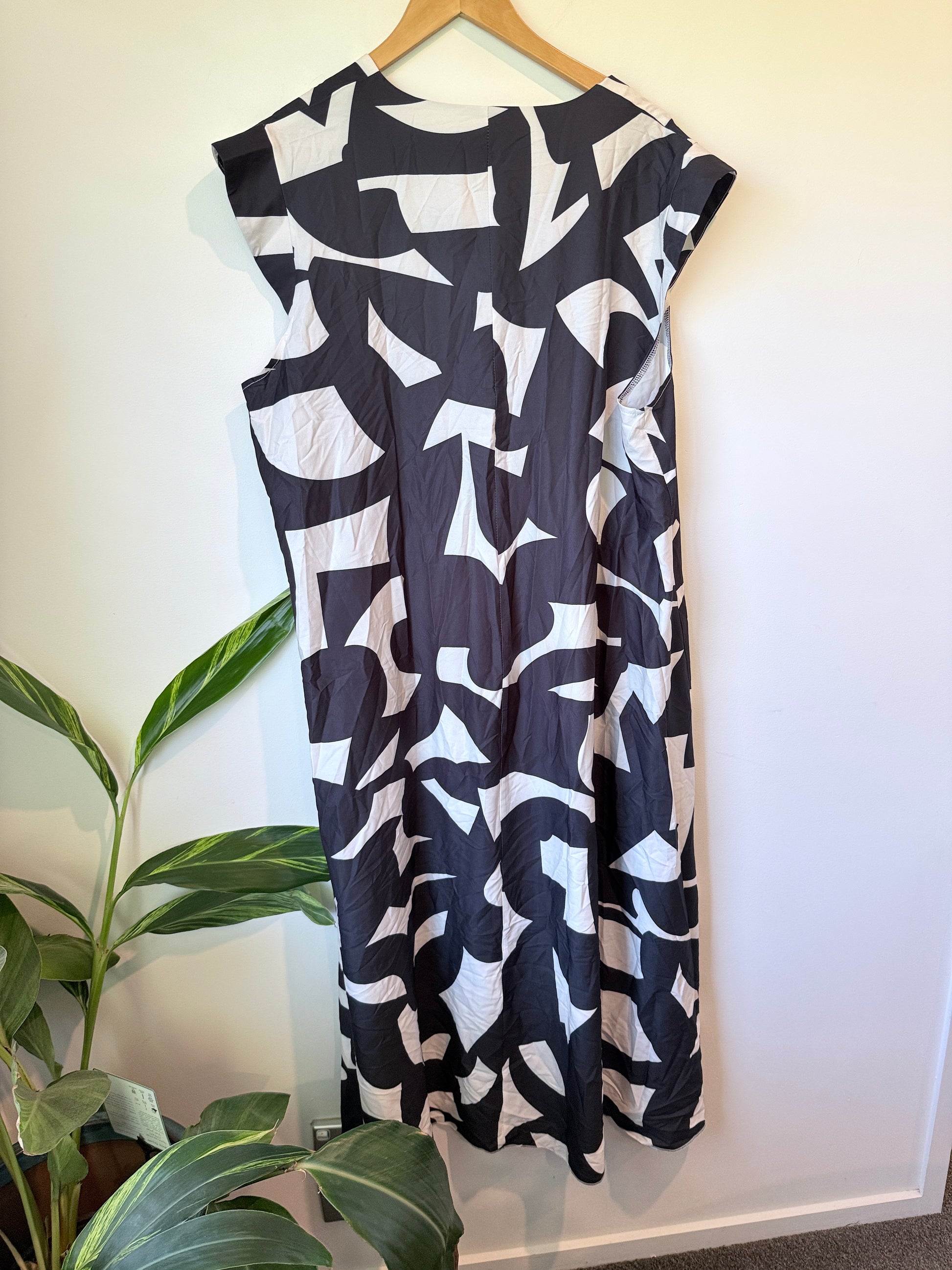 Brand Unknown Printed Sleeveless Tunic Dress Size 4XL | U/Arm to U/Arm 62cm