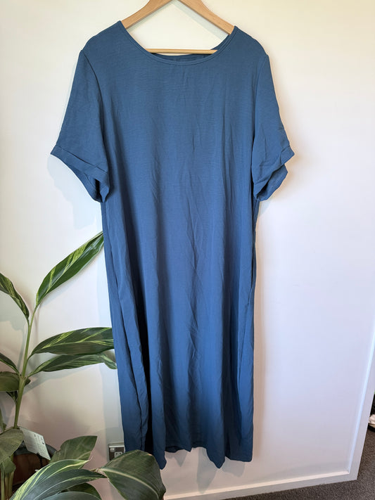 Brand Unknown Short-sleeved Long Dress Size 3XL | U/Arm to U/Arm 60cm