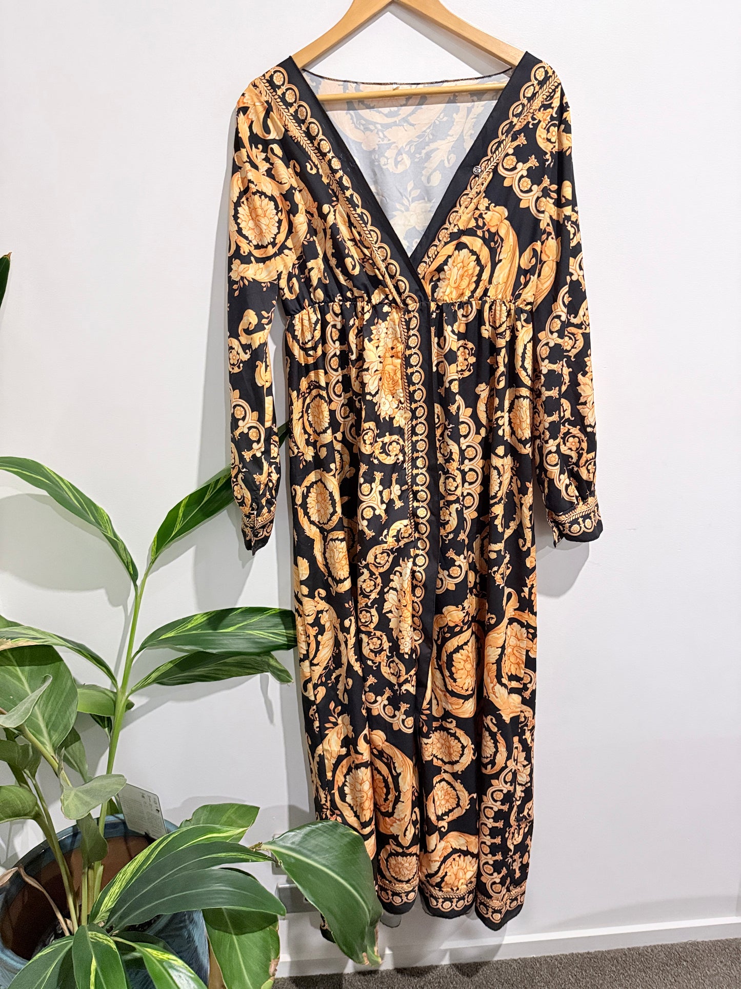 Brand Unknown Long-sleeve Baroque Maxi Dress Size U/Arm to U/Arm 48cm