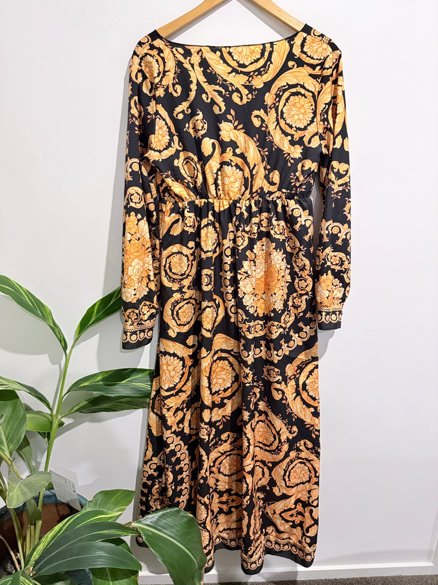 Brand Unknown Long-sleeve Baroque Maxi Dress Size U/Arm to U/Arm 48cm