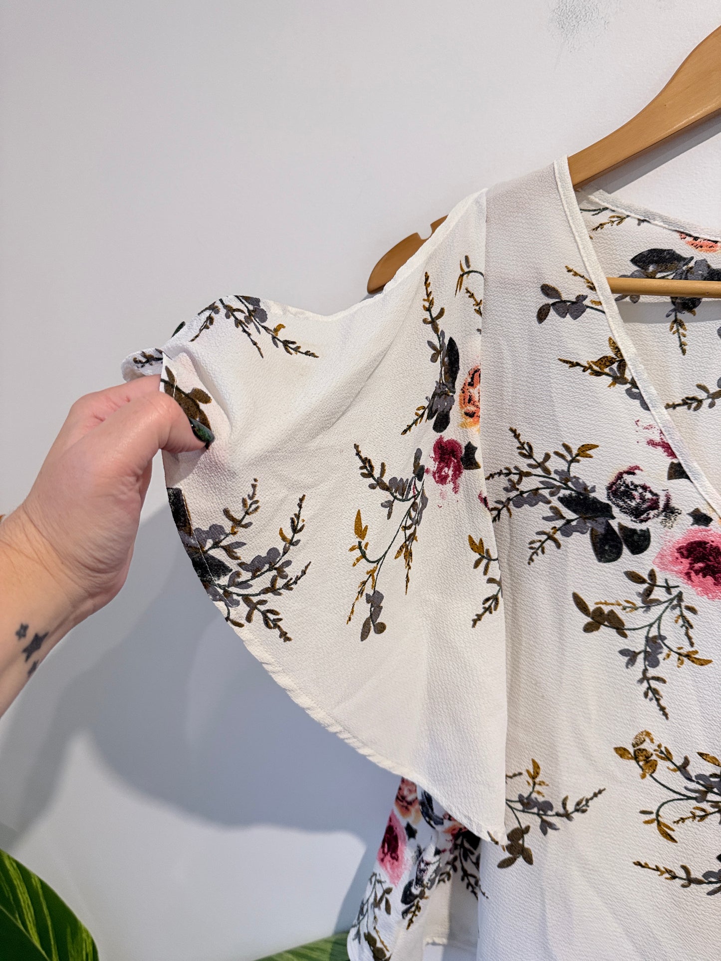 Shein Cold-shoulder Floral Print Top Size M
