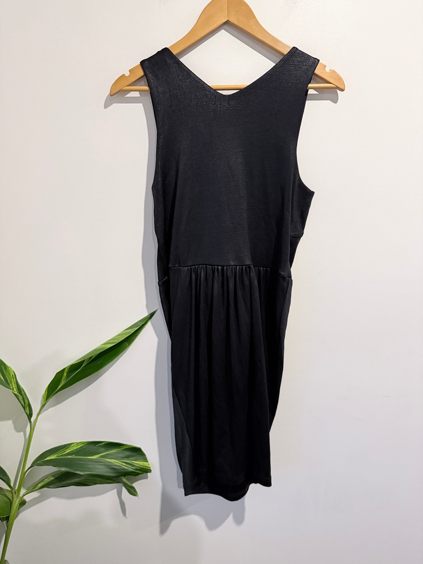 Hailwood (NZ Made) V-neck Mini Dress Size 8