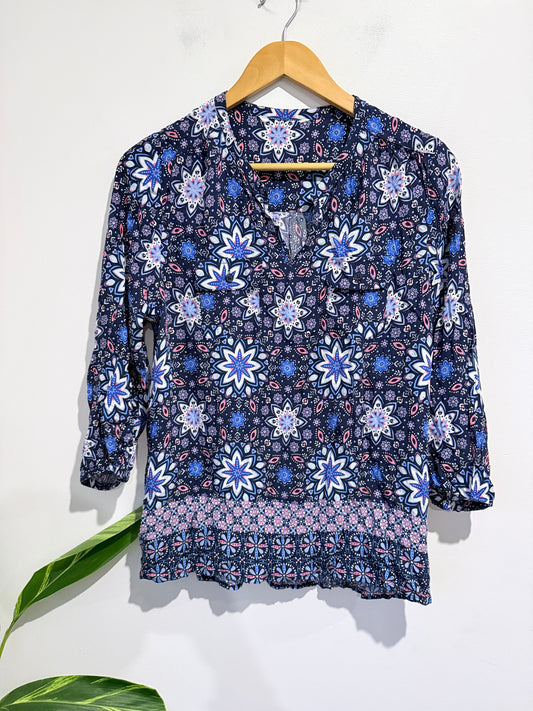 Brand Unknown Bohemian-style Batik Floral Blouse Size U/Arm to U/Arm 51cm