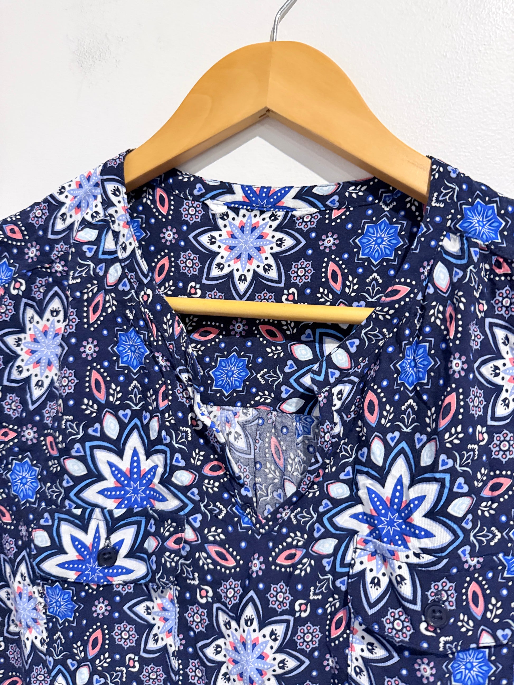 Brand Unknown Bohemian-style Batik Floral Blouse Size U/Arm to U/Arm 51cm