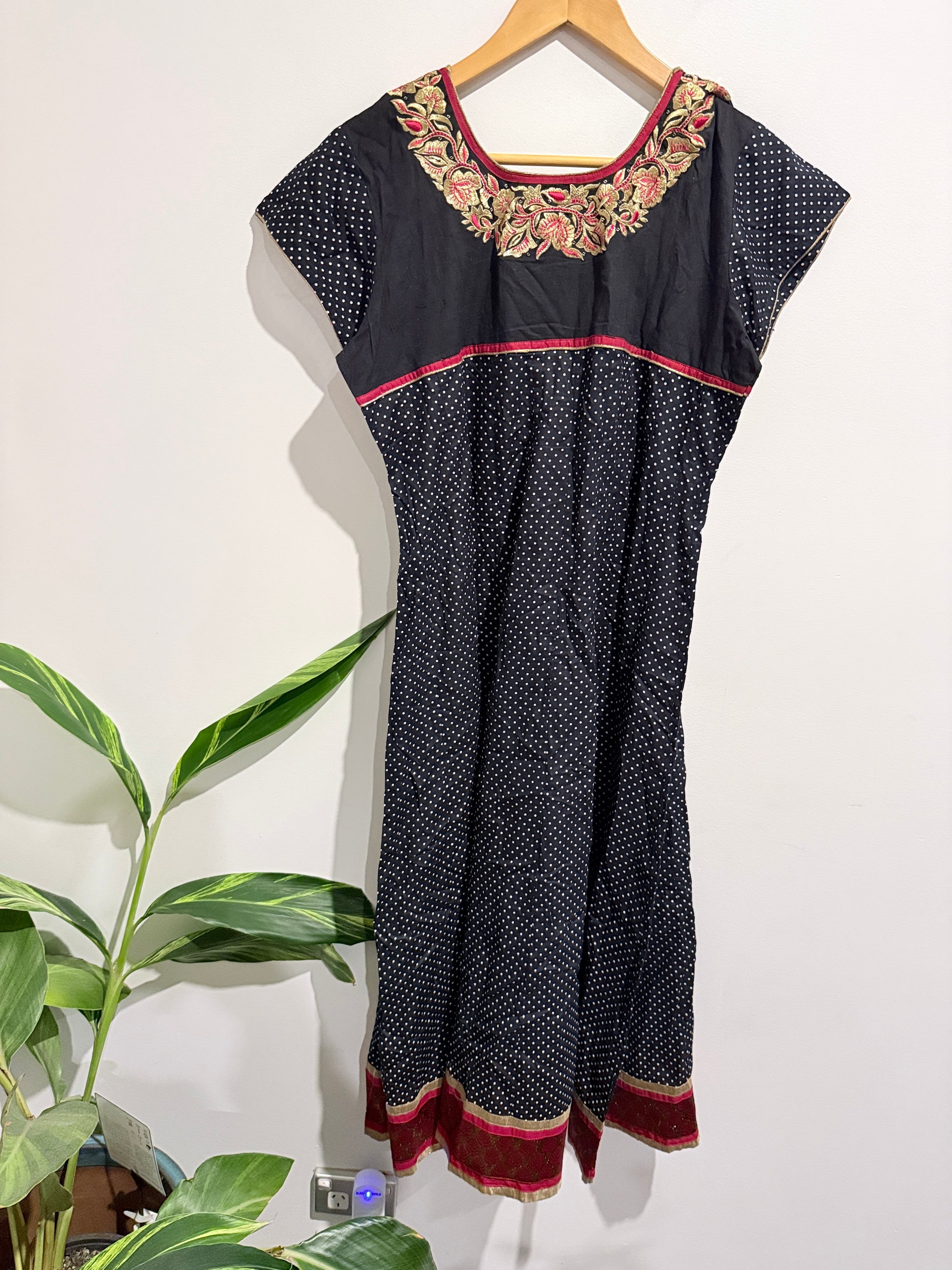 Sabhyata Patterned Nightgown Size L | U/Arm to U/Arm 51cm
