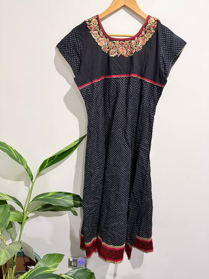 Sabhyata Patterned Nightgown Size L | U/Arm to U/Arm 51cm