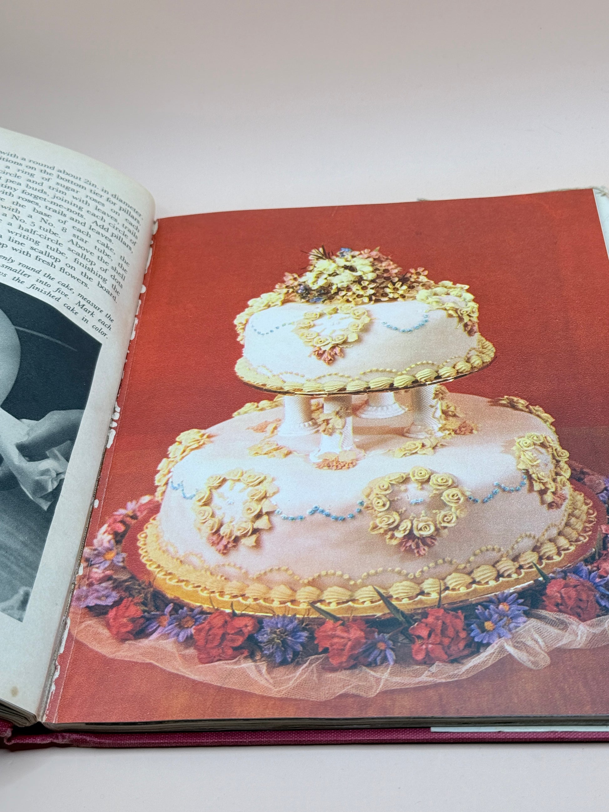 Brand Unknown Cake Icing And Decorating By Jean Bowring