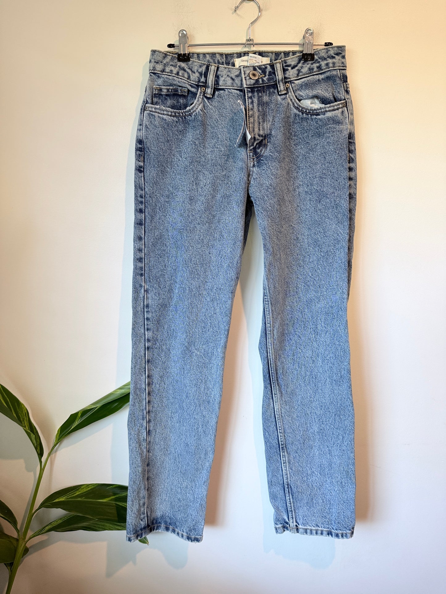 Straight Low Rise Acid Wash Jeans Size 6 — New