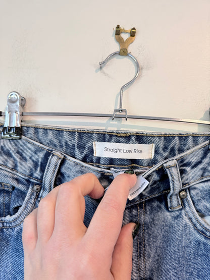 Straight Low Rise Acid Wash Jeans Size 6 — New