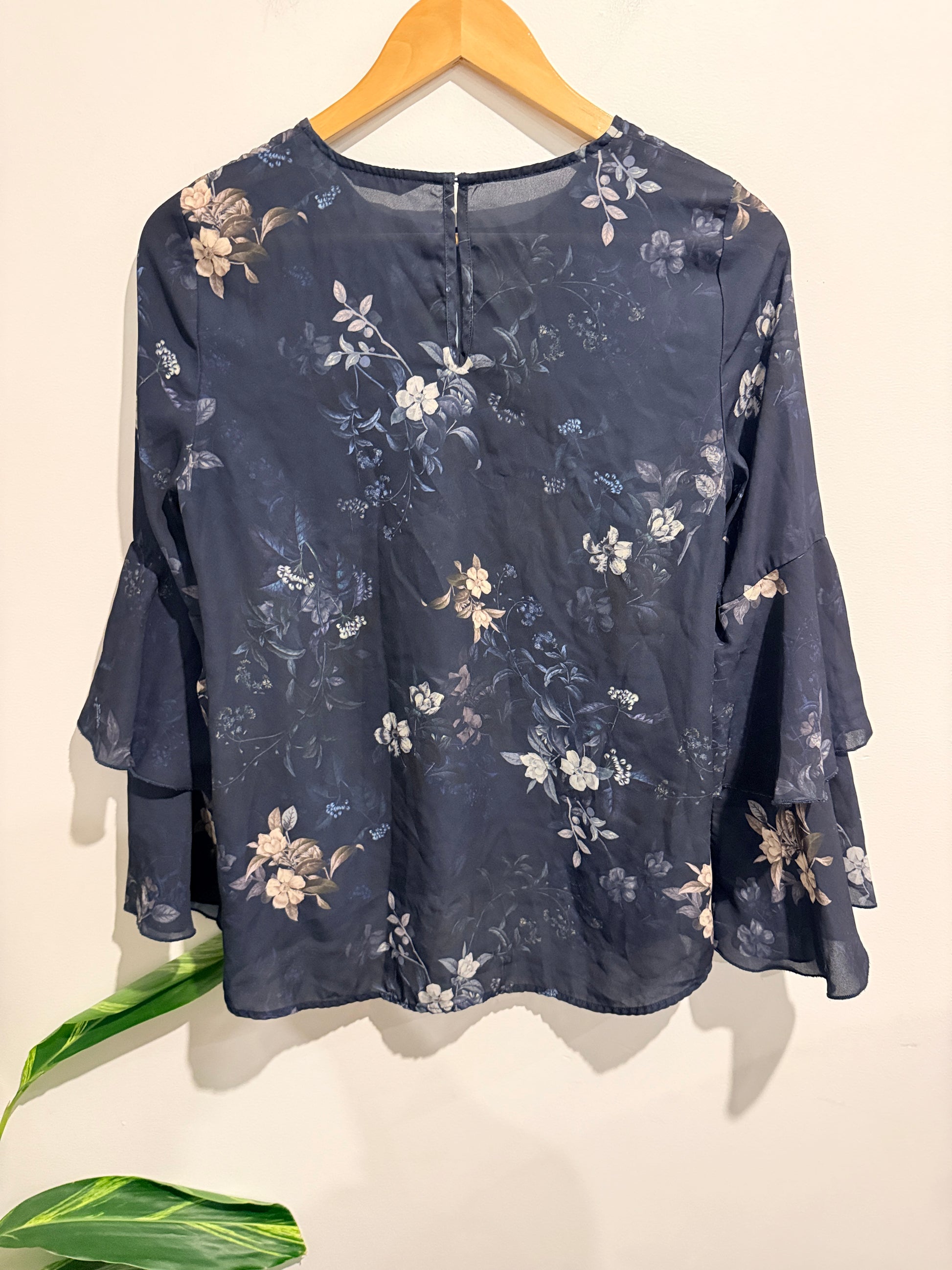 Decjuba Floral Multi-layered Tier Flare Top Size 8
