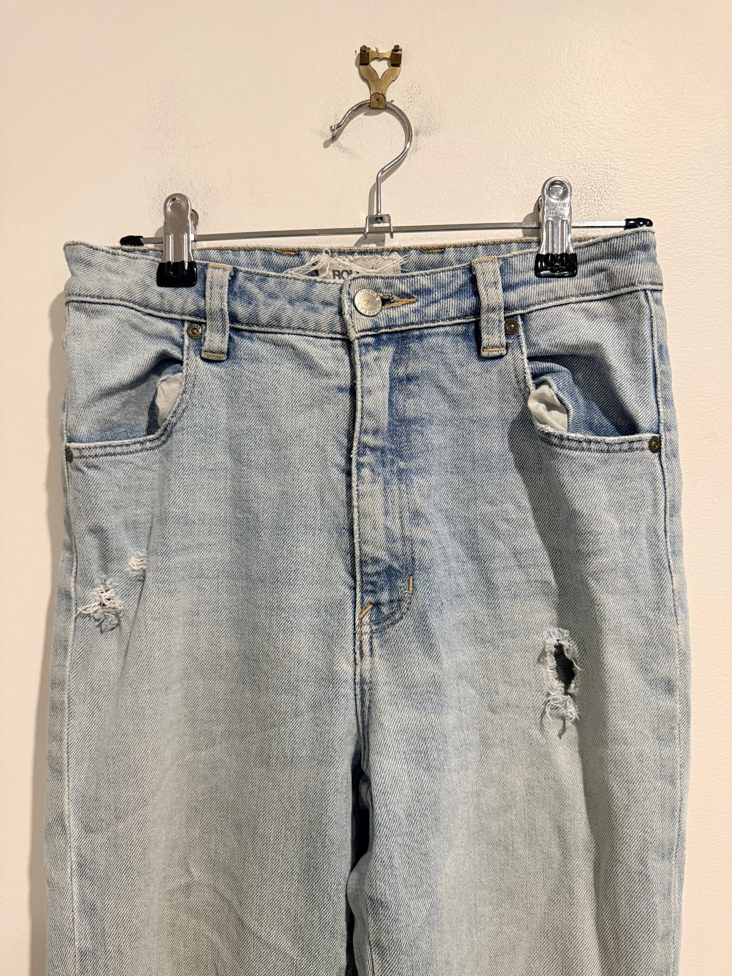Rollas Light-wash Distressed Jeans Size 26R/8R