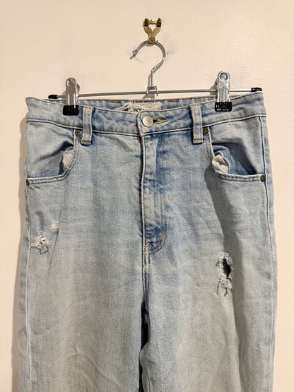 Rollas Light-wash Distressed Jeans Size 26R/8R