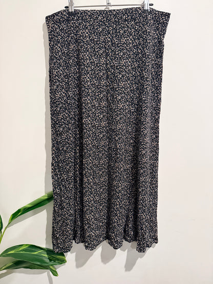 Brand Unknown Ditsy Floral Print A-line Maxi Skirt Size U/Arm to U/Arm 92cm