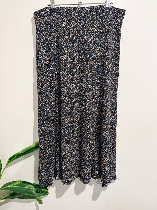 Brand Unknown Ditsy Floral Print A-line Maxi Skirt Size U/Arm to U/Arm 92cm