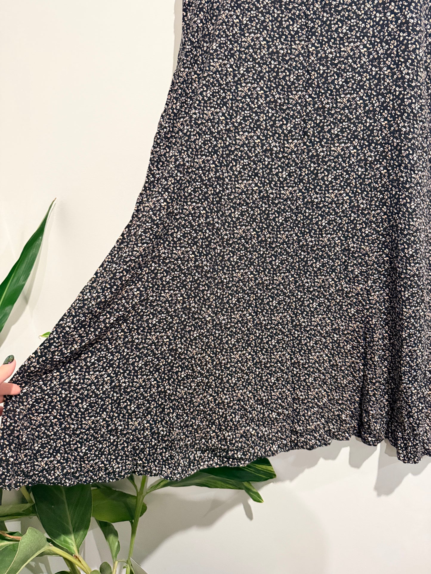 Brand Unknown Ditsy Floral Print A-line Maxi Skirt Size U/Arm to U/Arm 92cm