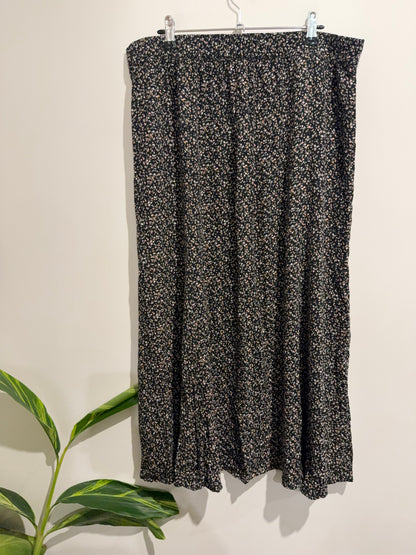 Brand Unknown Ditsy Floral Print A-line Maxi Skirt Size U/Arm to U/Arm 92cm