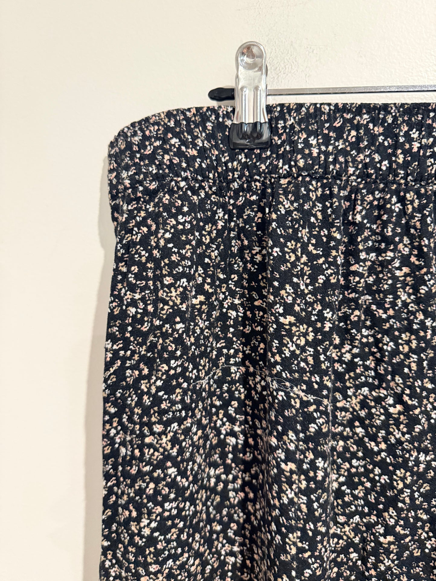 Brand Unknown Ditsy Floral Print A-line Maxi Skirt Size U/Arm to U/Arm 92cm