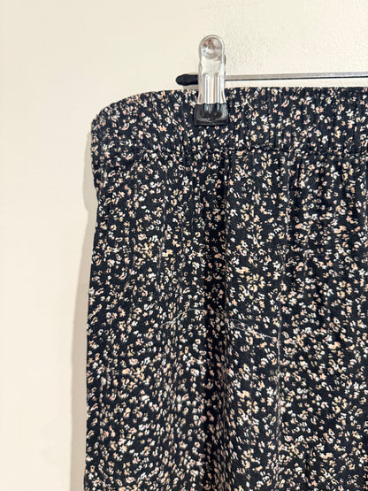 Brand Unknown Ditsy Floral Print A-line Maxi Skirt Size U/Arm to U/Arm 92cm
