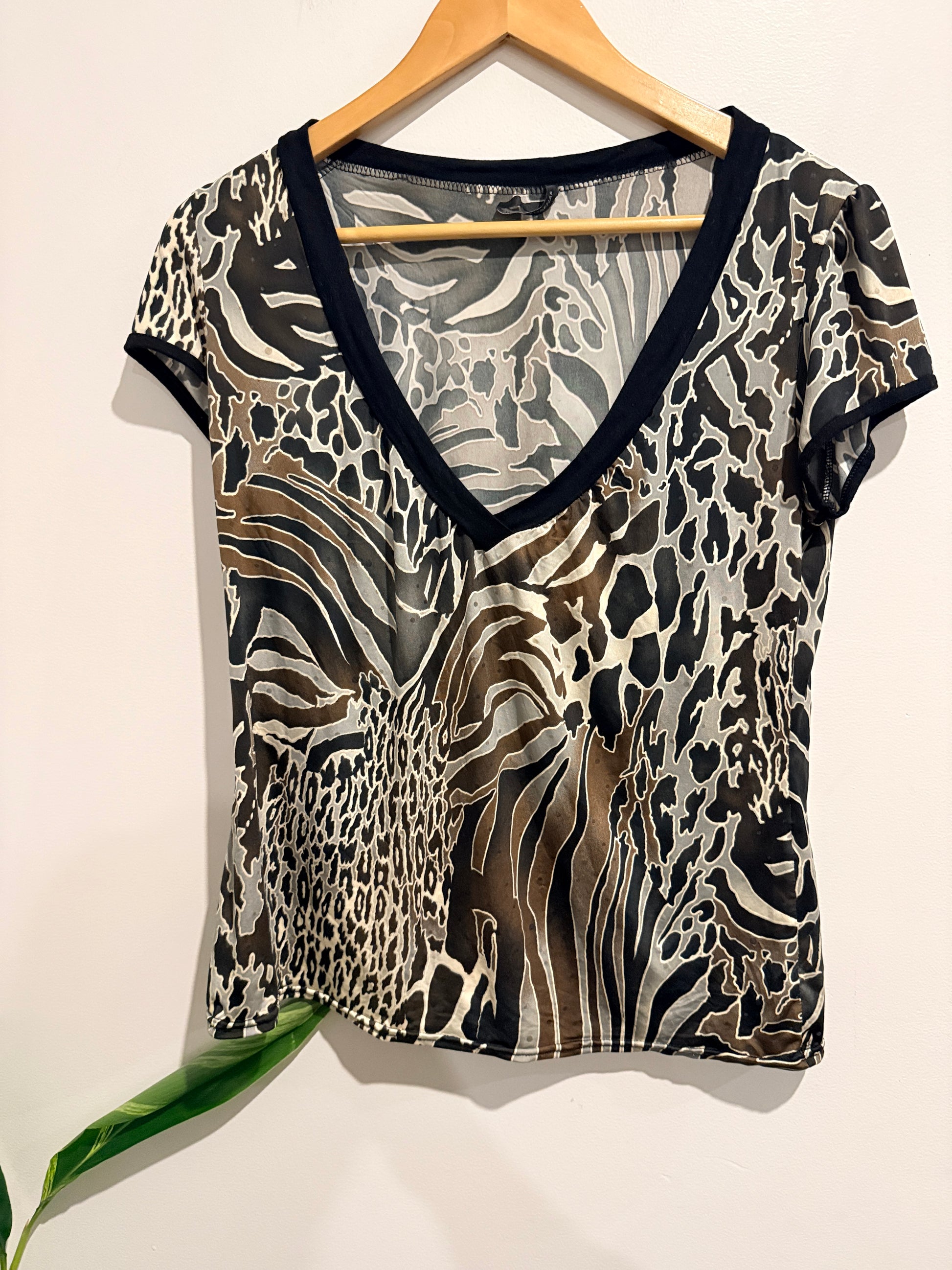 Nafnaf Animal Print V-neck Top Size L | U/Arm to U/Arm 46cm