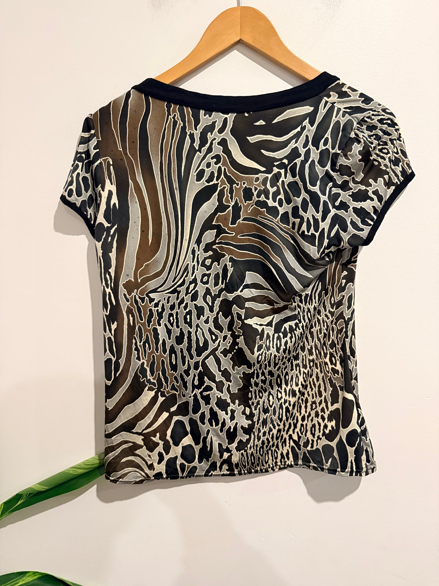 Nafnaf Animal Print V-neck Top Size L | U/Arm to U/Arm 46cm