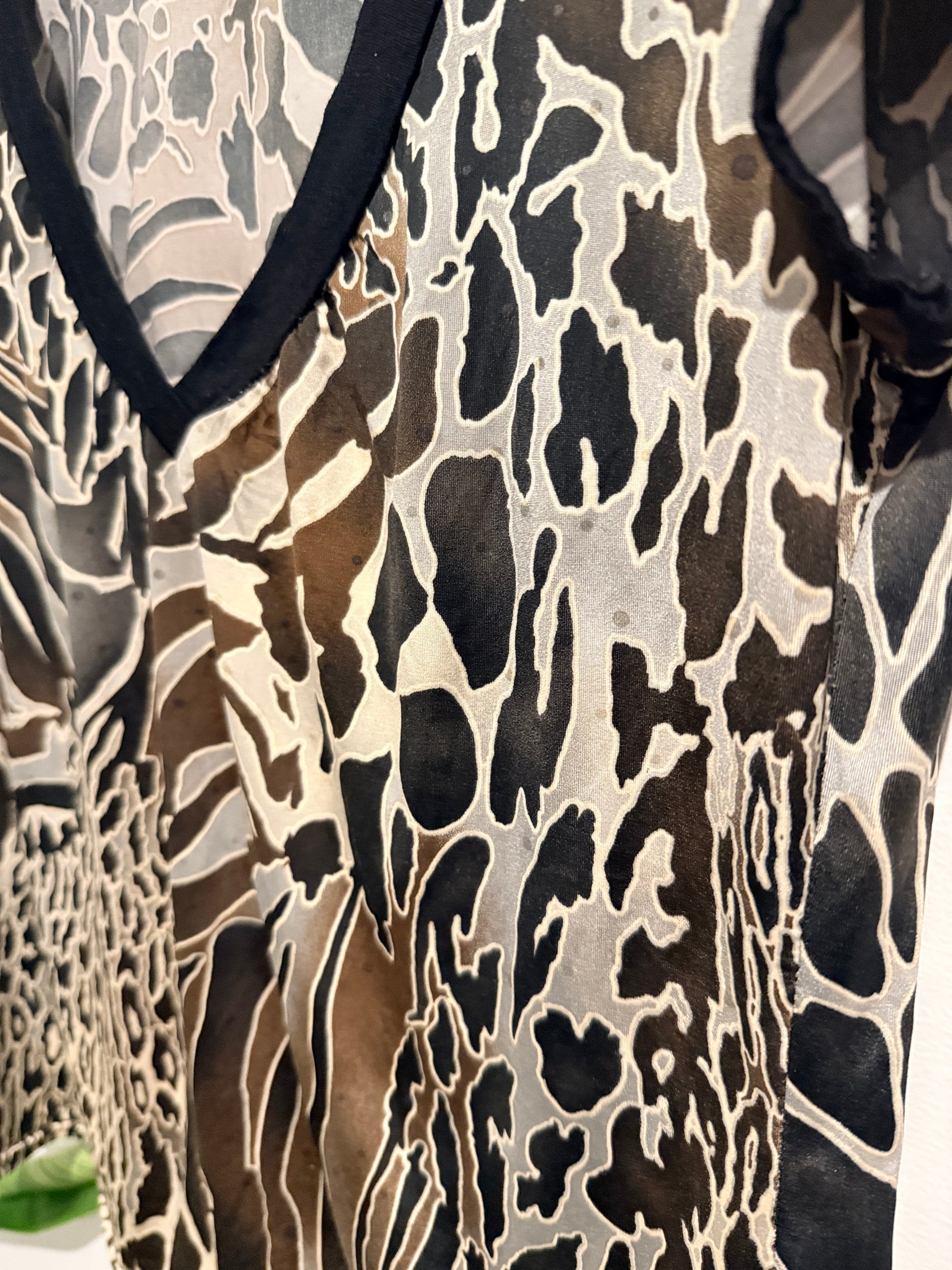 Nafnaf Animal Print V-neck Top Size L | U/Arm to U/Arm 46cm