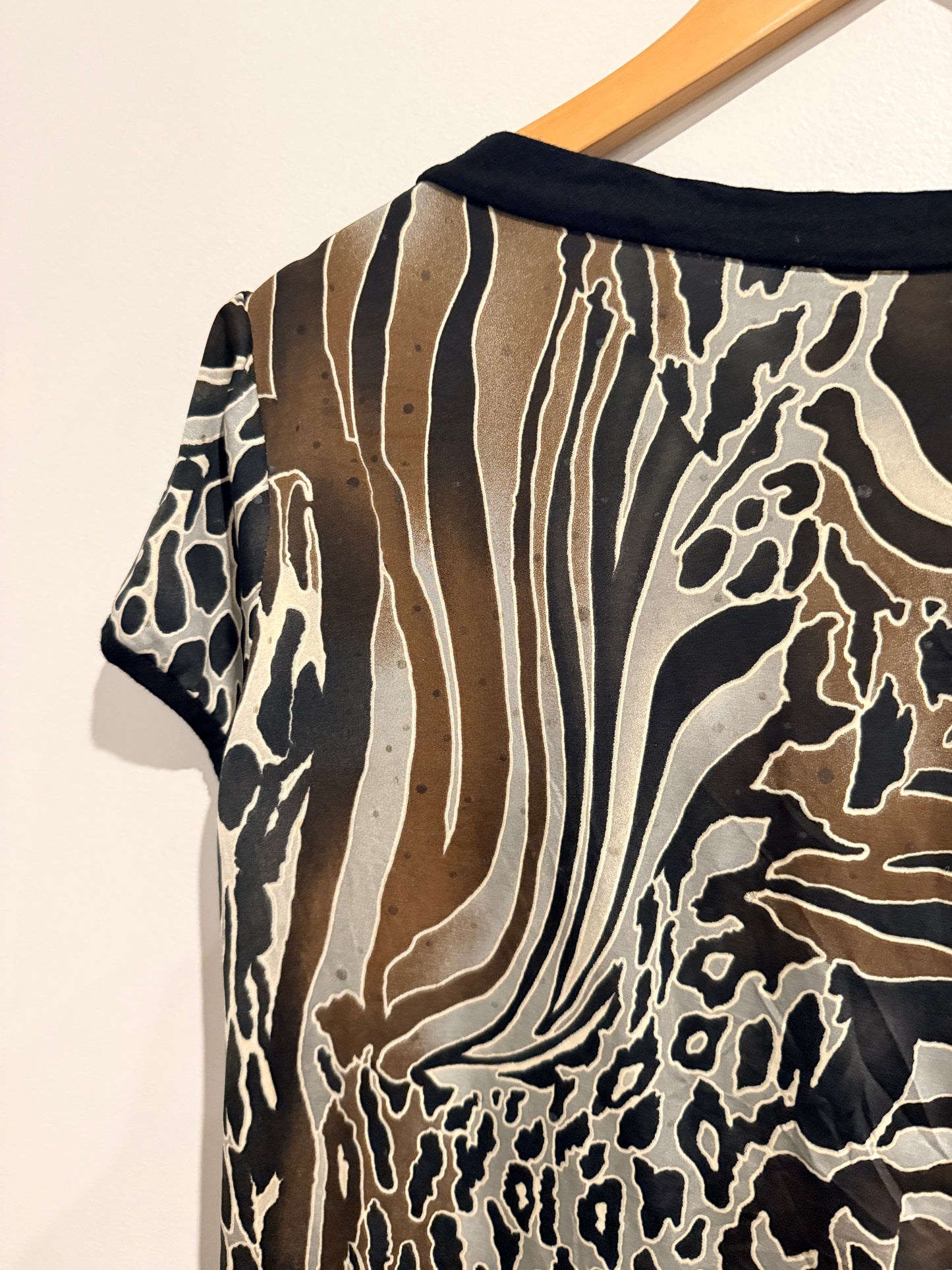 Nafnaf Animal Print V-neck Top Size L | U/Arm to U/Arm 46cm