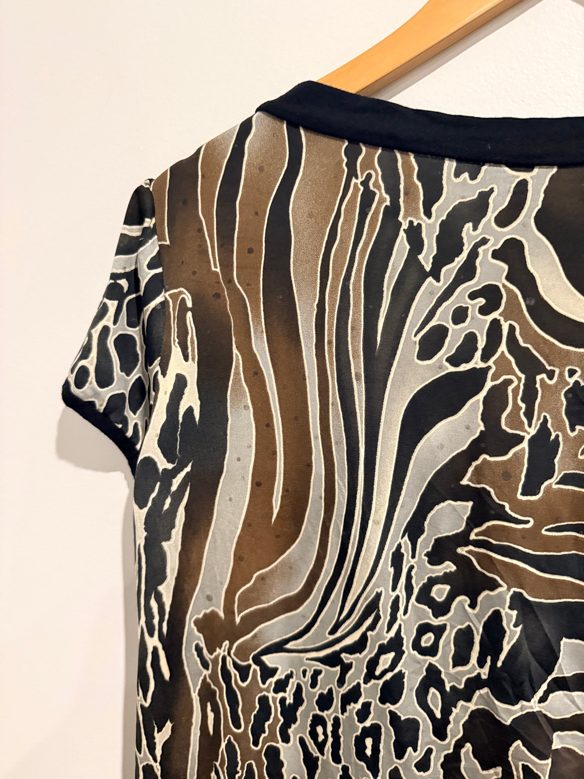 Nafnaf Animal Print V-neck Top Size L | U/Arm to U/Arm 46cm