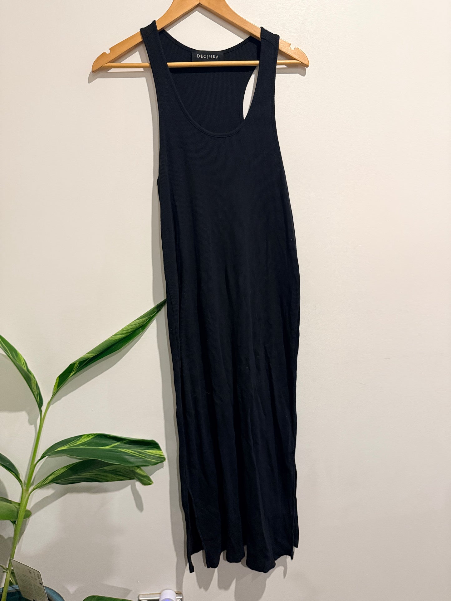 Decjuba Sleeveless Ribbed Midi Dress Size L