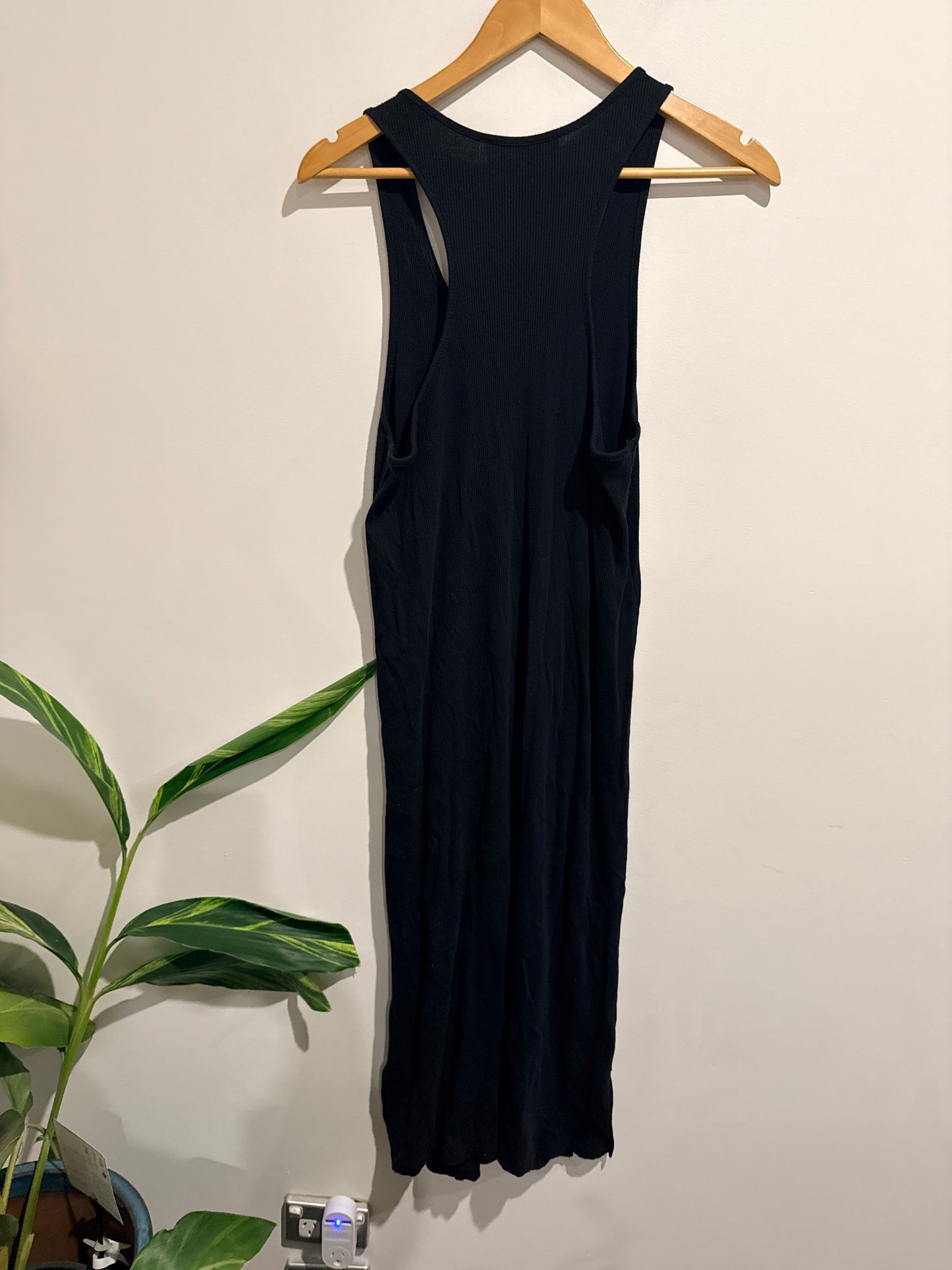 Decjuba Sleeveless Ribbed Midi Dress Size L