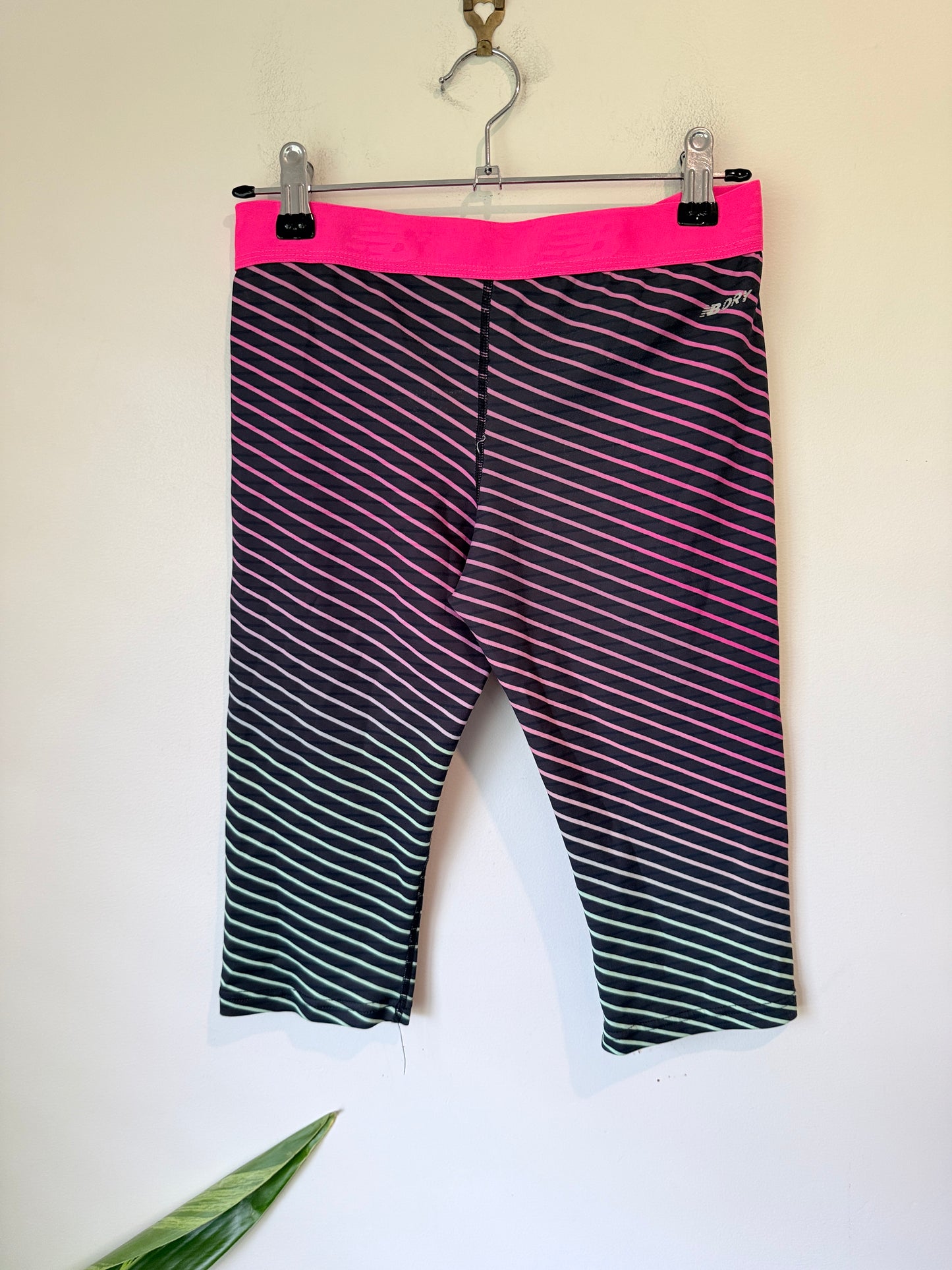 New Balance Dry Athletic Capri Leggings Size M/12