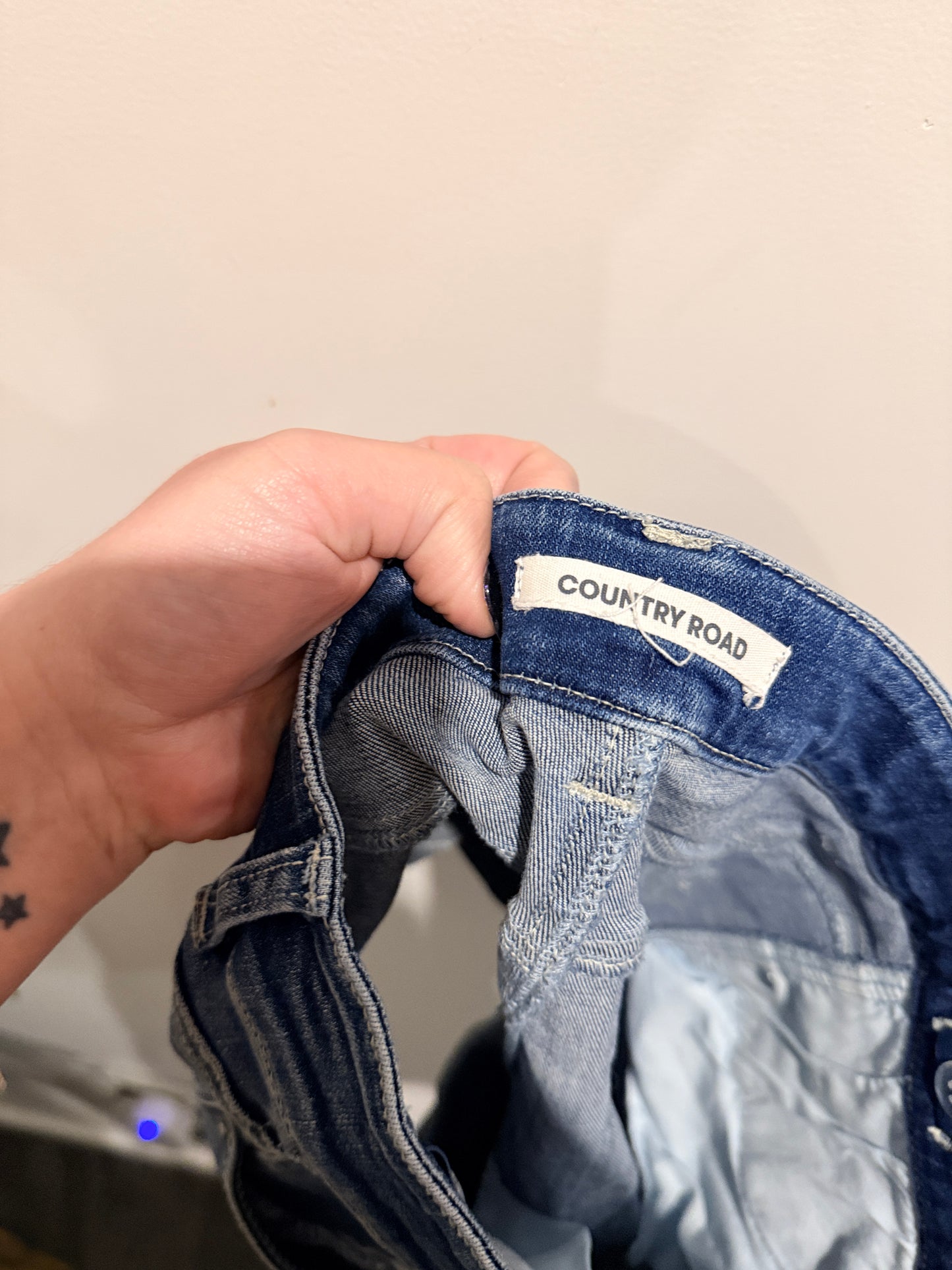 Country Road Medium-wash Cuffed Denim Shorts Size Waist 68cm