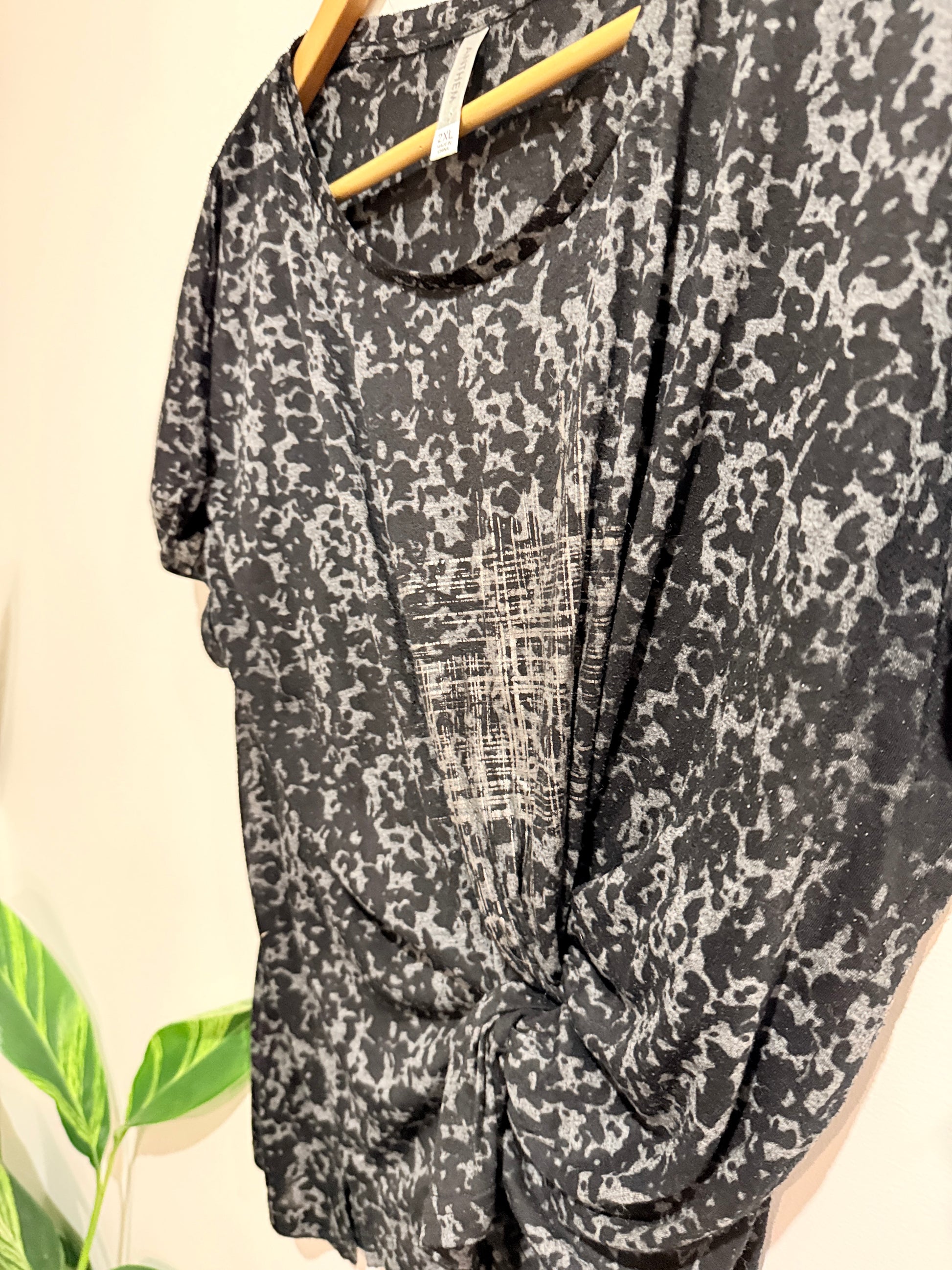 Anthem Animal Print Shirt Size 2XL