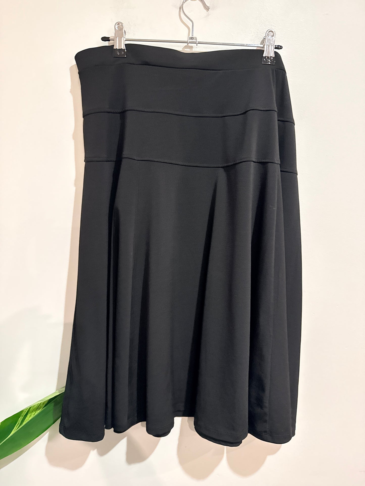 Ella J Knee Length Skirt Size L | Waist: 90cm