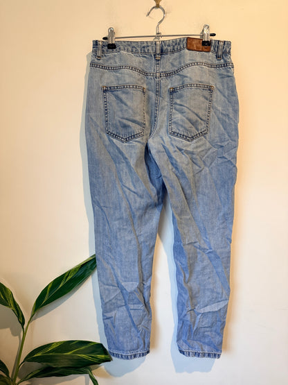 Whistle High-rise Mom Jeans. Size 26cm | Waist 78cm