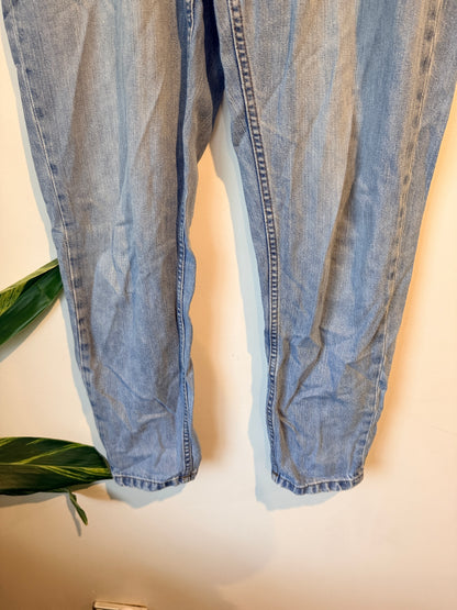 Whistle High-rise Mom Jeans. Size 26cm | Waist 78cm