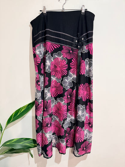 Brand Unknown Floral Knit Maxi Skirt Size Waist 92cm